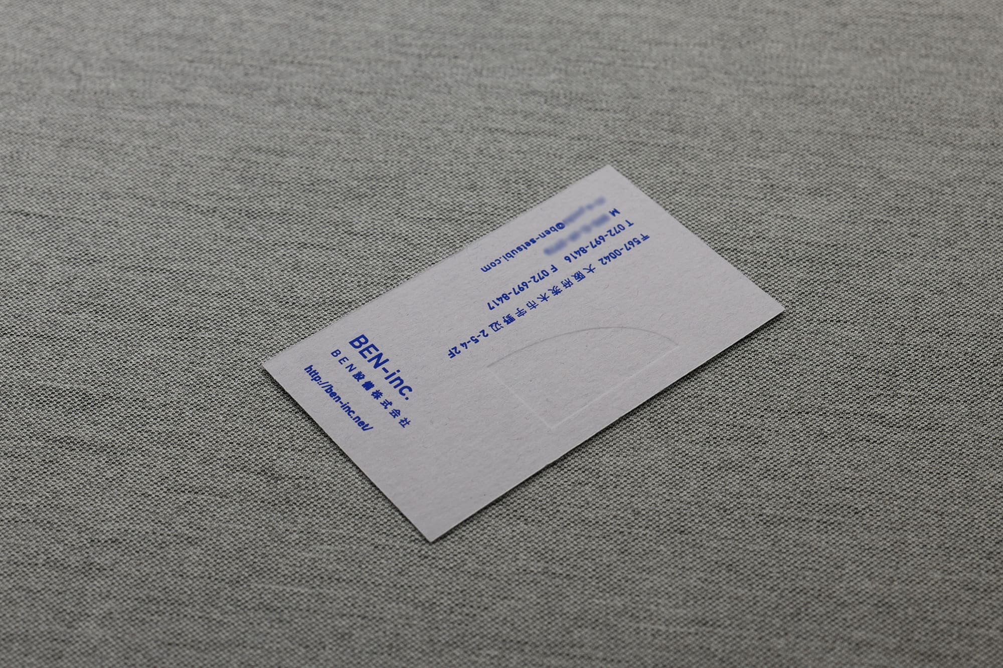 ミニマルな名刺デザイン